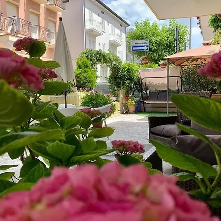 In Guest - New Cirene Big Quadruple 4 People Half Package Rimini