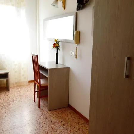 In Guest - New Cirene Big Quadruple 4 People Half Package Affittacamere Rimini