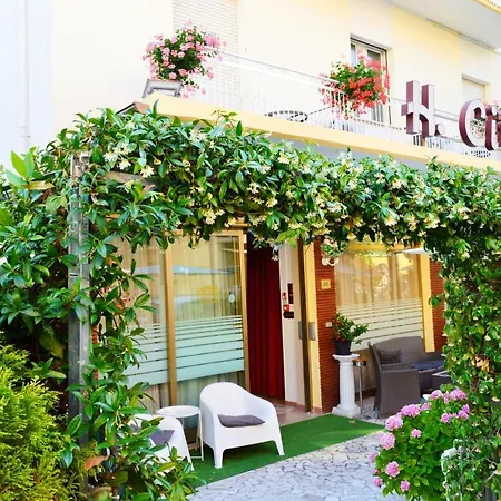 Πανσιόν In Guest - New Cirene Big Quadruple 4 People Half Package *