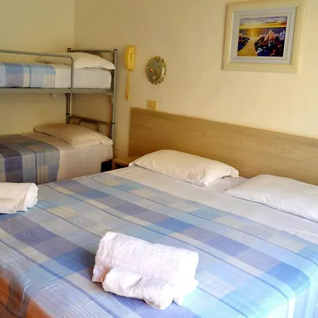 In Guest - New Cirene Big Quadruple 4 People Half Package Maison d'hôtes *