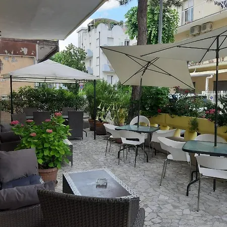 In Guest - New Cirene Big Quadruple 4 People Half Package Rimini